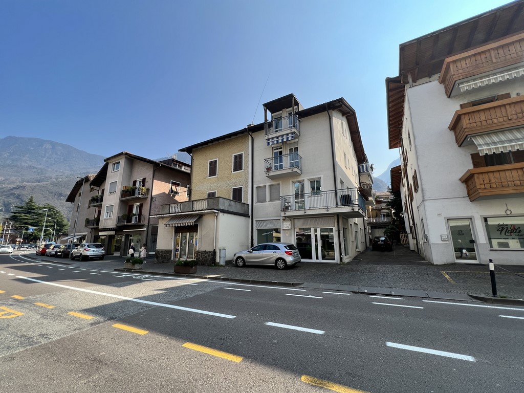 Geschäft mit hoher Sichtbarkeit - Leifers