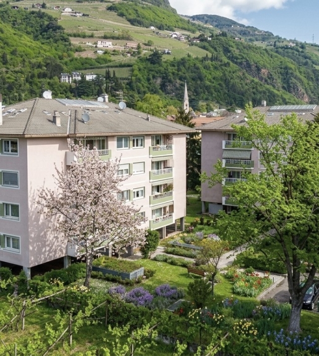 Bolzano Gries: Luminoso quadrilocale con magnifica vista aperta sui vigneti