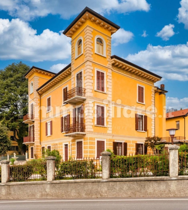 Attraktive Wohneinheit in historischer Jugendstilvilla im Herzen von Gardone Riviera