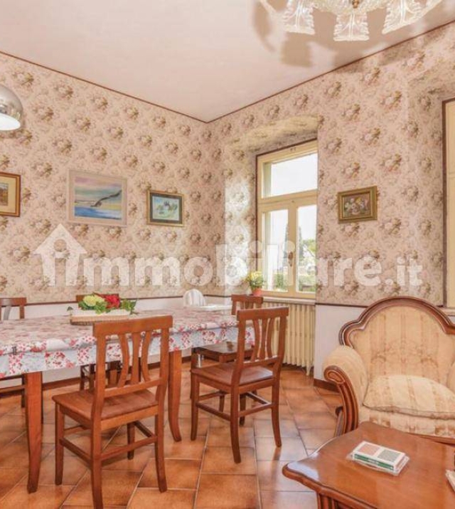 Attraktive Wohneinheit in historischer Jugendstilvilla im Herzen von Gardone Riviera