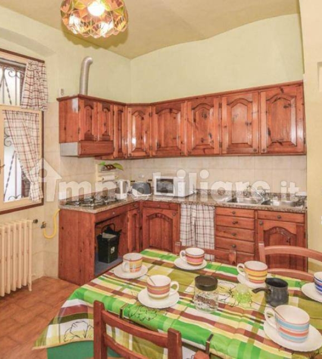 Attraktive Wohneinheit in historischer Jugendstilvilla im Herzen von Gardone Riviera