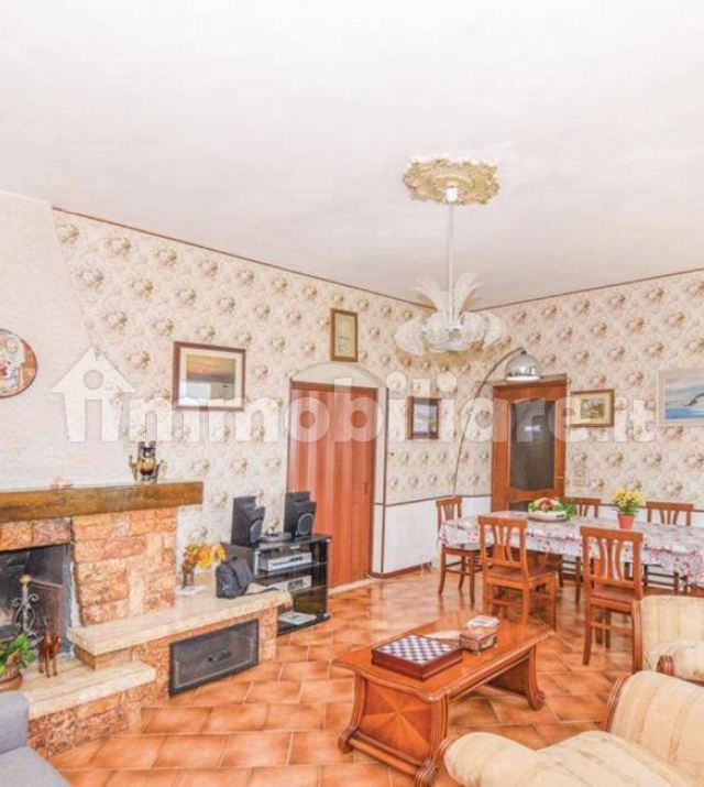 Attraktive Wohneinheit in historischer Jugendstilvilla im Herzen von Gardone Riviera