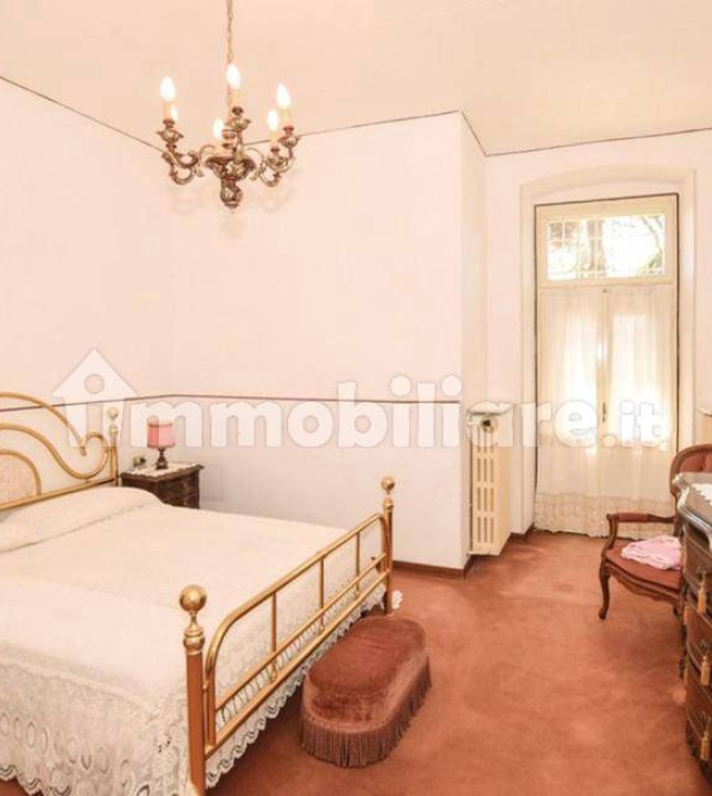 Attraktive Wohneinheit in historischer Jugendstilvilla im Herzen von Gardone Riviera