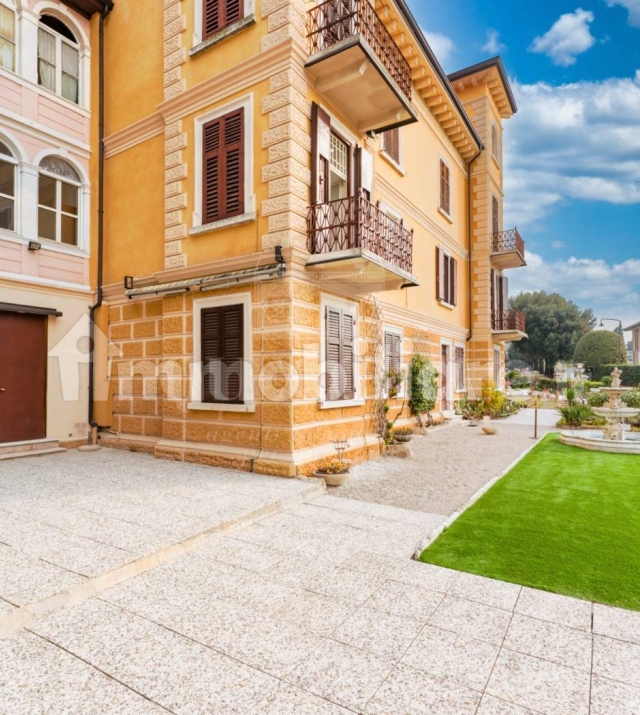 Attraktive Wohneinheit in historischer Jugendstilvilla im Herzen von Gardone Riviera