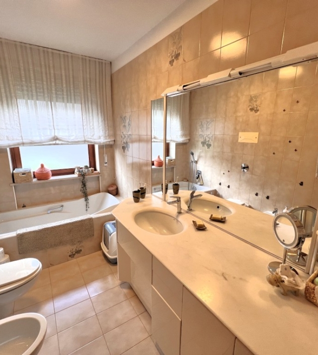 Großzügige und helle Vierzimmerwohnung mit Panoramaterrasse in der Guntschnastraße – Bozen Gries