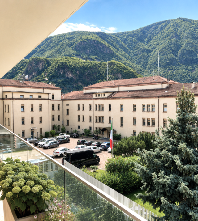 Elegante appartamento di nuova generazione con ampia loggia – a pochi passi dal centro di Bolzano