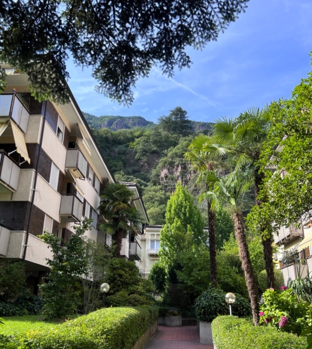Bolzano Via Segantini – Affascinante appartamento con balcone vivibile esposto a ovest