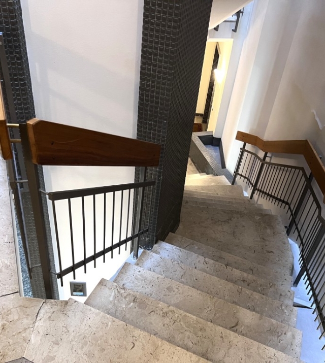 Bolzano Via Segantini – Affascinante appartamento con balcone vivibile esposto a ovest