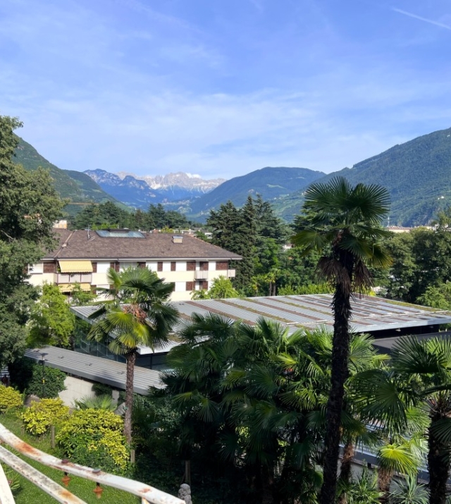 Bolzano Via Segantini – Affascinante appartamento con balcone vivibile esposto a ovest
