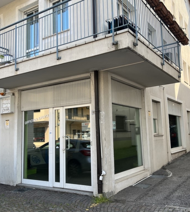 Geschäft mit hoher Sichtbarkeit - Leifers