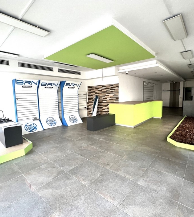 Geschäft mit hoher Sichtbarkeit - Leifers