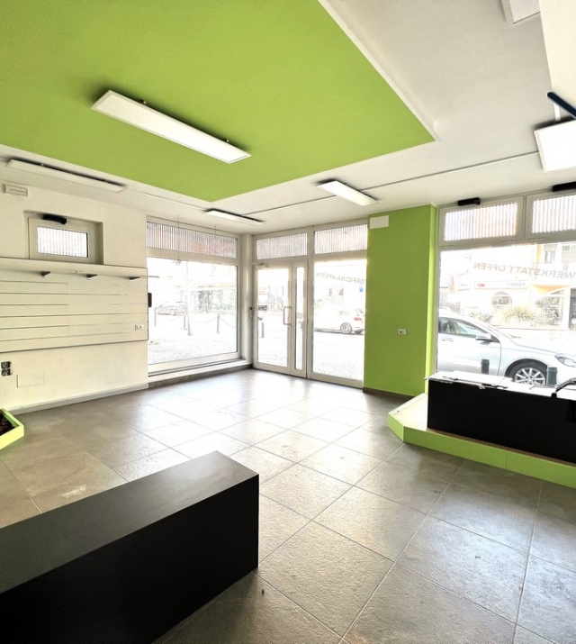 Geschäft mit hoher Sichtbarkeit - Leifers