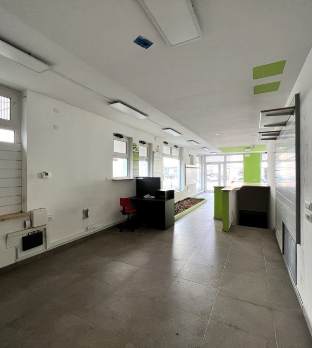 Geschäft mit hoher Sichtbarkeit - Leifers