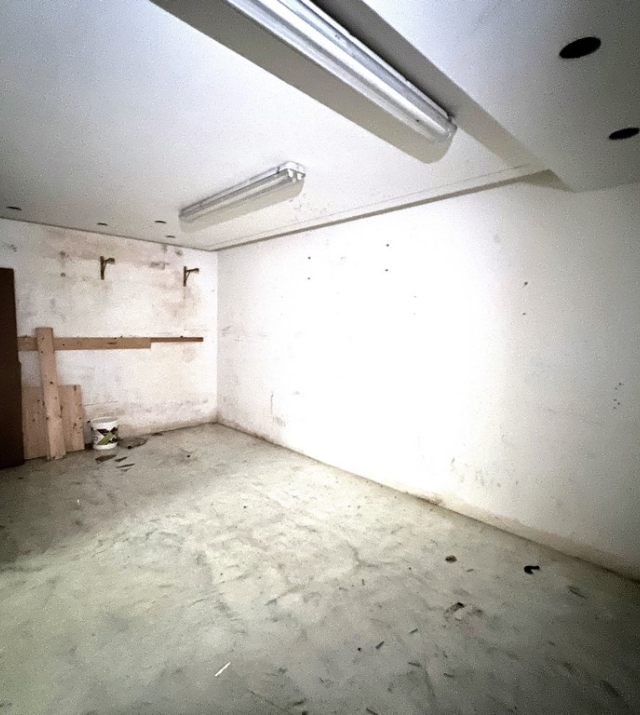 Geschäft mit hoher Sichtbarkeit - Leifers