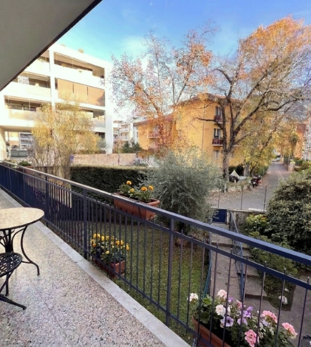 Luminoso ed ampio trilocale in Via delle Fucine